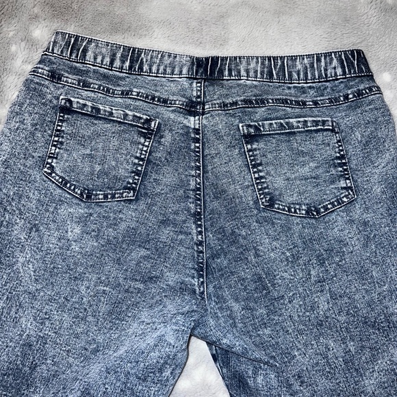 Hue Studio Denim Acid Wash Jeggings - Picture 4 of 6